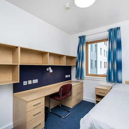 1 Night Free Comfortable Ensuite Rooms, Gillingham - Sk Hoo Extérieur photo