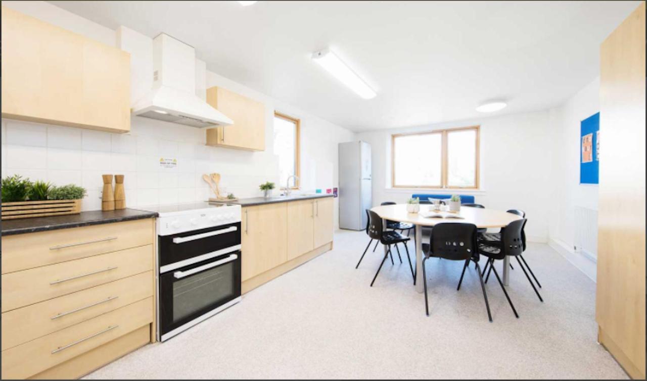 1 Night Free Comfortable Ensuite Rooms, Gillingham - Sk Hoo Extérieur photo
