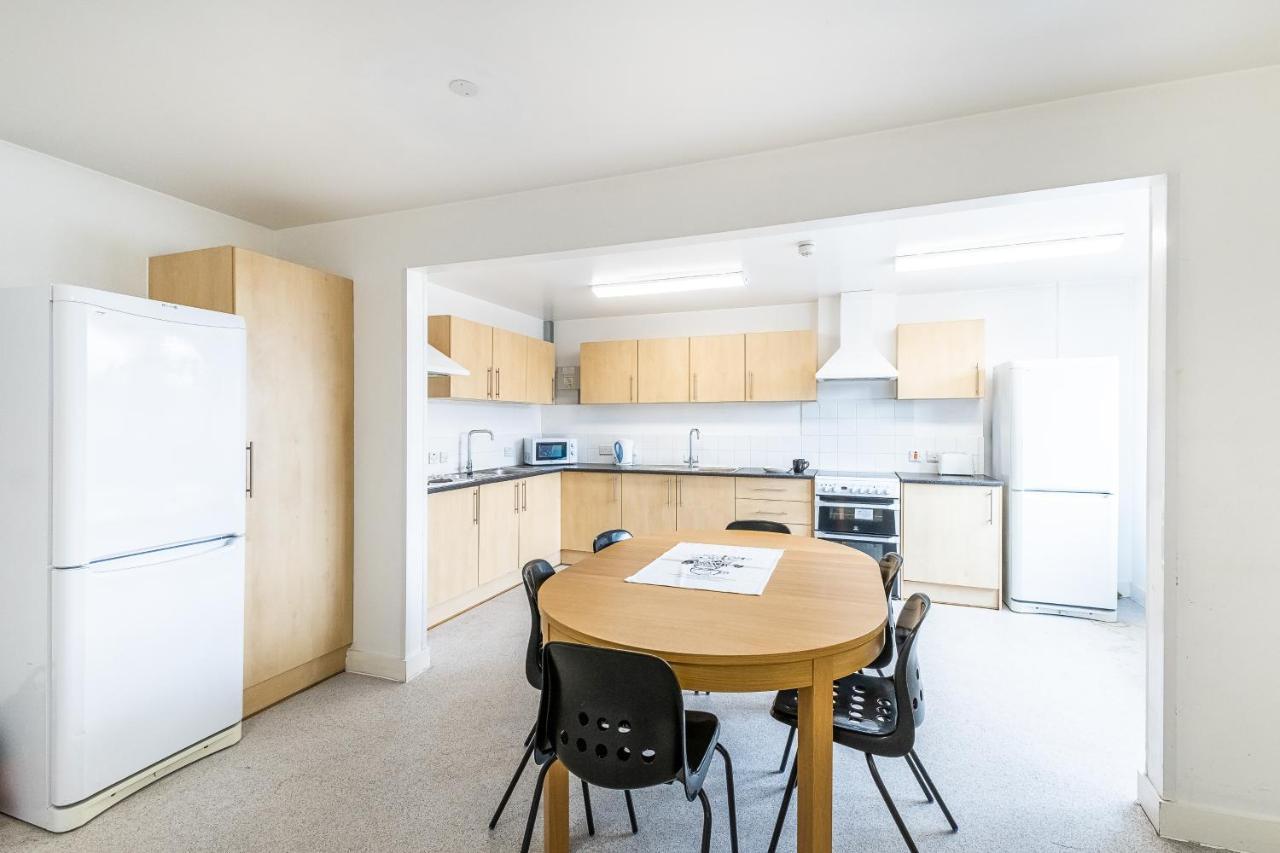 1 Night Free Comfortable Ensuite Rooms, Gillingham - Sk Hoo Extérieur photo